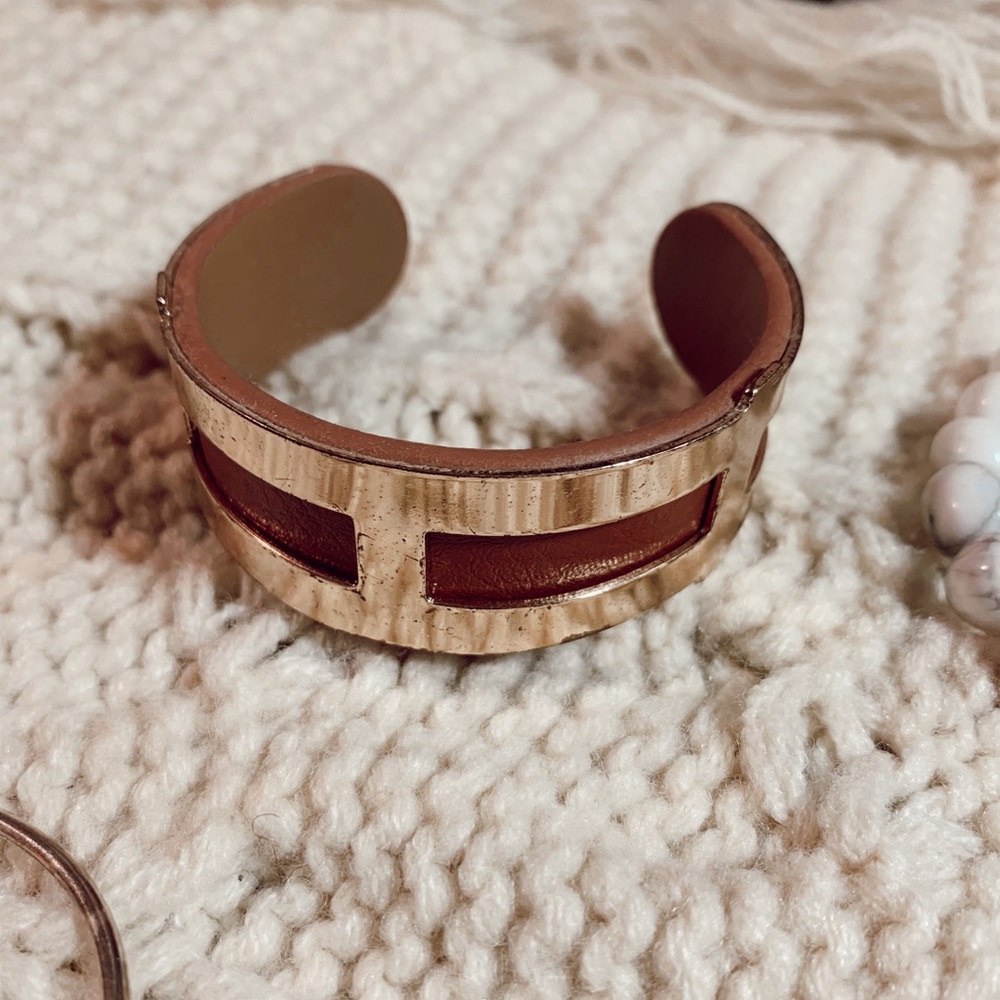 Several bracelets - Picture 5 of 6